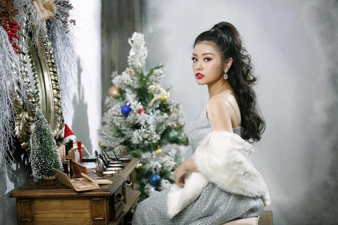 Sao mai Thu Hằng nhắn nhủ các cô nàng FA mùa Noel: ‘Người yêu không rơi từ ống khói’ 
